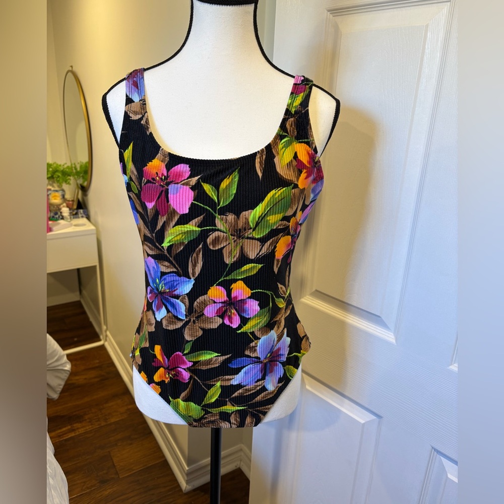 🌷Vintage Catalina One-Piece Ribbed Floral Swimsuit 3/$30